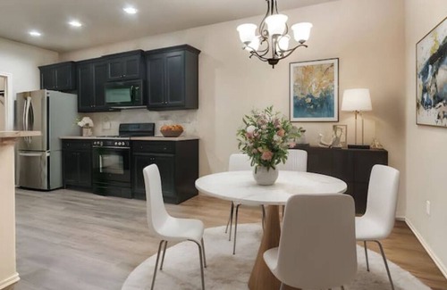 Wheatland House | Hudson Central Haven w/King Beds