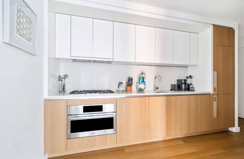 Hell's Kitchen Apartment | Hudson River 1 BR | near Hudson Hards | Free Wi-Fi