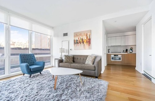 Hell's Kitchen Apartment | Hudson River 1 BR | near Hudson Hards | Free Wi-Fi