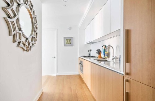 Hell's Kitchen Apartment | Hudson River 1 BR | near Hudson Hards | Free Wi-Fi