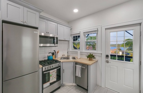 Newburgh Apartment | Hudson River Valley Stunner! Mountain & River Views. Near Beacon & West Point