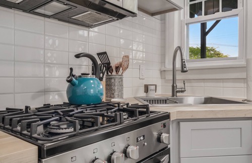 Newburgh Apartment | Hudson River Valley Stunner! Mountain & River Views. Near Beacon & West Point