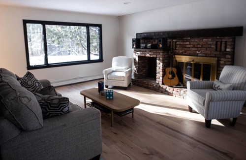 Morrisville House | Hudson's Haus: 20 min to Stowe Mountain w/fireplace, hot tub, entertainment room