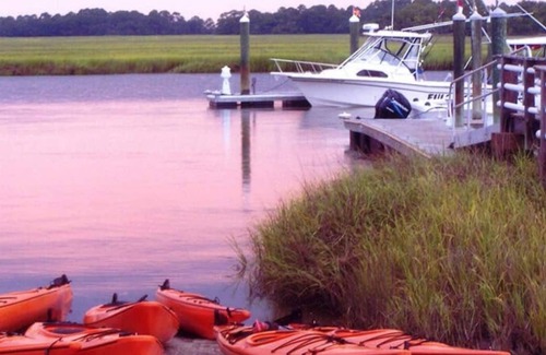 Deer Lake House | HUGE 1 Bedroom/1 Bath Suite (Attached apartment)