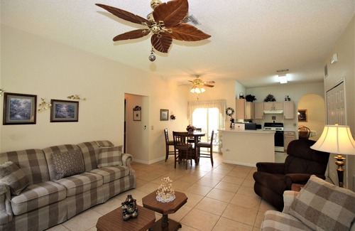 Crescent Lakes House | Huge 3 Bedroom 2 Bathroom Pool Home