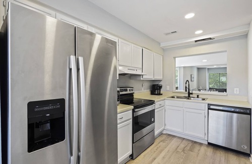 Hilton Head Island Condo | Huge 3 BR 3.5 BA Townhome Near the Beach Tennis Bikes & Beach Gear included