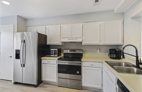 Hilton Head Island Condo | Huge 3 BR 3.5 BA Townhome Near the Beach Tennis Bikes & Beach Gear included