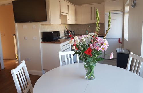 Dundrum Apartment | Huge 5-bedroom Family Home in Dublin Suburbs w/Parking