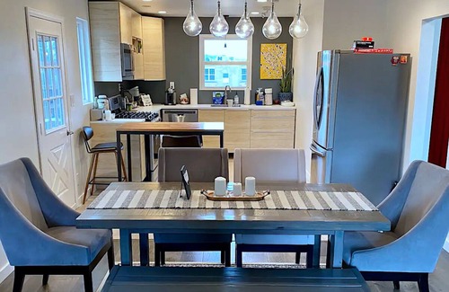 Pittsburgh House | Huge 6 bedroom house, perfect for familIes and friends