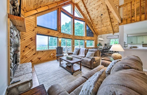 Blairsville Cabin | Huge Blairsville Cabin: Game Room + Mtn View!