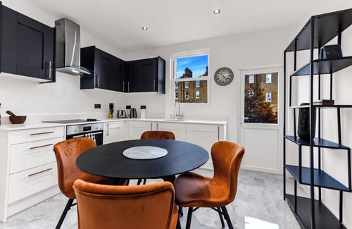 Clapham House | Huge, Brand-New Flat for Friends & Families!