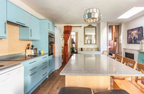 Northcote House | Huge Double bedroom with en-suite bathroom