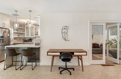 Coral Way Villa | Huge heated pool, spa & Grill.12 mins to Brickell.