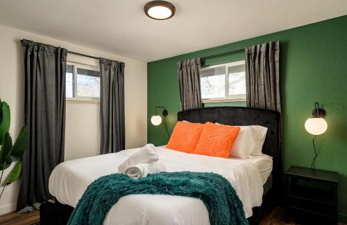 Alta Vista Area House | Huge Hot Tub, Theater Room, Family Friendly Oasis