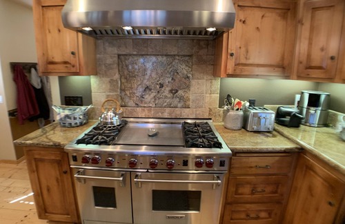 Big Bear Lake House | HUGE LAKE LODGE-6BD,4BATH, 5 KING BEDROOMS! LAKE VIEWS-WEEKLY DISCOUNTS! #5709