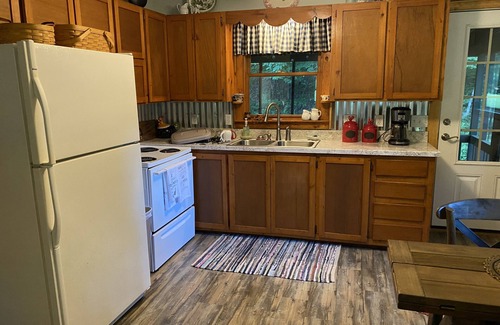 Ellijay Cottage | Huge Level Yard, Private Deep Creek on Noisy Creek 1/1