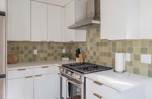 Rosendale House | Huge Modern Chalet on Trestle Trail New Paltz & Rosendale