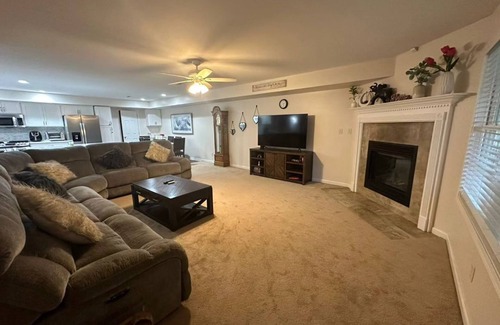 Tonawanda House | HUGE, Modern Home in ❤️ of WNY Buffalo & Niagara Falls