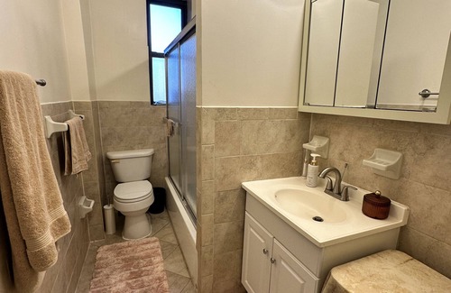 Washington Heights Apartment | HUGE Pet friendly, Chic 2-bedroom quiet apartment in New York.
