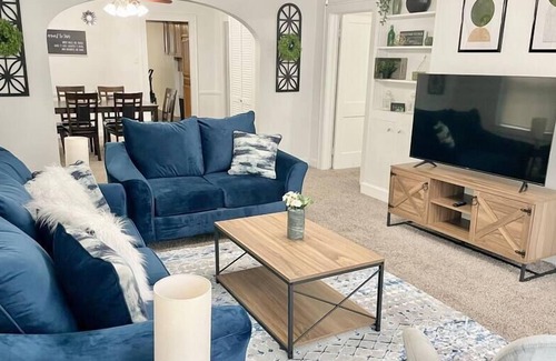 Indianapolis House | Huge Remodeled Home in a Quiet Area!
