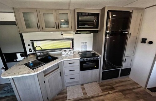 Crystal Beach RV Rental | Huge RV w/4 bed Bunkhouse close to the beach!