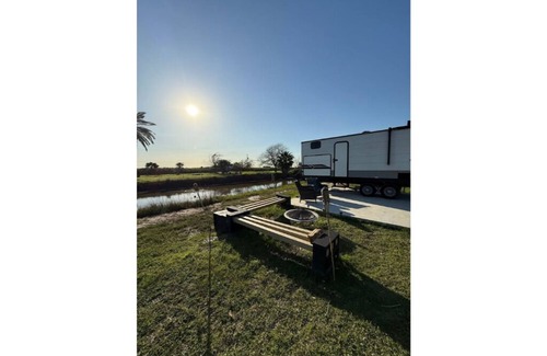 Crystal Beach RV Rental | Huge RV w/4 bed Bunkhouse close to the beach!