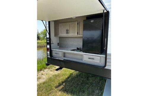 Crystal Beach RV Rental | Huge RV w/4 bed Bunkhouse close to the beach!