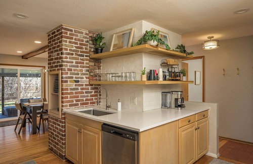 Goldsmith House | Huge secluded yard hot tub game room 5-15 min to DU, DTC, DT