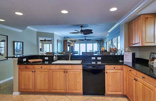 Redington Shores Condo | Huge Upscale Beachside Corner Condo: 2 Balconies, Pool, 2 HotTubs, Dog-Friendly