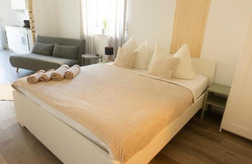 Schonberg Apartment | HUGOS Studio Apartment