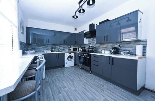 Newcastle-upon-Tyne House | Humble Home NE 2-Short stay& Long stay or Contractors