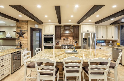 Canyon Lake House | Hummingbird Hideaway - Canyon Lake Waterfront with pool and hot tub!