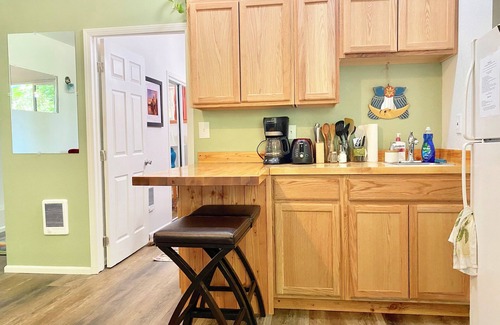 Gold Beach House | Hummingbird Vista! Scenic River and Ocean Views & Hot Tub - 4WD RQD