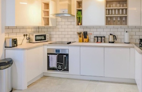 Arbury House | Humphreys Lodge - 26 Humphreys Road · Artistic & Modern Design Humphreys Lodge