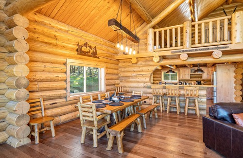Fort Valley House | Humphreys Peak View Luxury Log Cabin