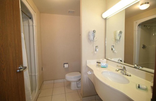 Downtown Winnipeg Hotel | Humphry Inn and Suites