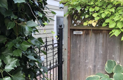 Fairfield House | Hundred Year Old Charm - "Audrey's House - walking distance to downtown Victoria