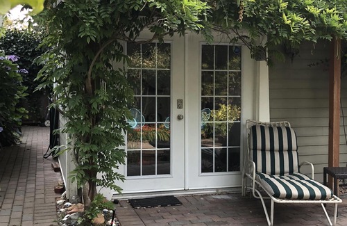 Fairfield House | Hundred Year Old Charm - "Audrey's House - walking distance to downtown Victoria