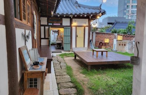 Mokpo House | Hundred Years Hanok