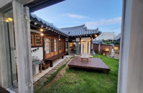 Mokpo House | Hundred Years Hanok