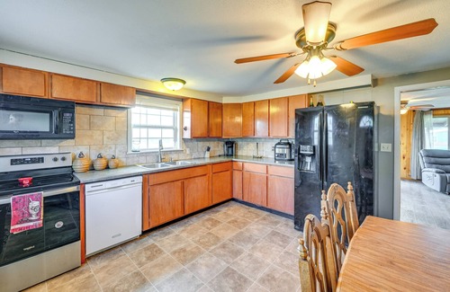 Encampment House | Hunt, Fish & Hike: Home w/Deck in Encampment