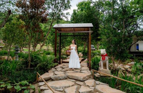 Wat Bung Toei Villa | Hunter house