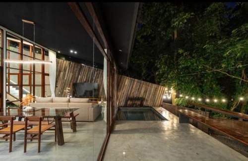 Wat Bung Toei Villa | Hunter house