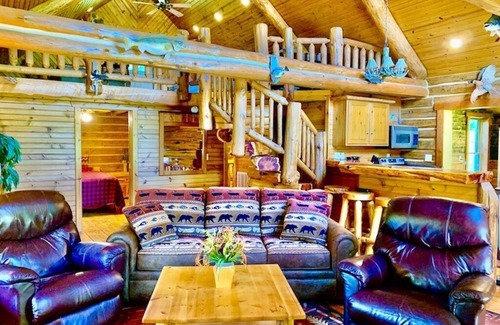 Dorchester Cabin | Hunters Hollow Lodge w/Outdoor Hot Tub