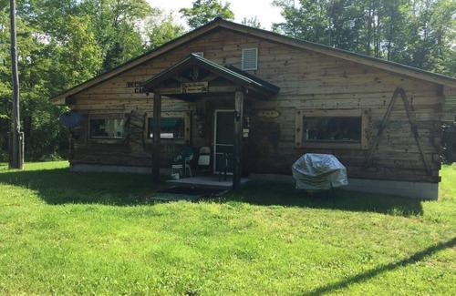 Gladstone Cabin | Hunting Cabin/400 acre property 2000 sq foot camp cabin groups/individuals