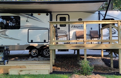 Battletown House | Hunting/Fishing and Boating on Little Blue River.