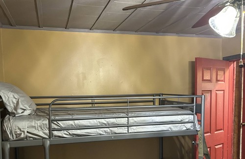 Howell House | Hunting lodge special 15 minutes from cache river NWR