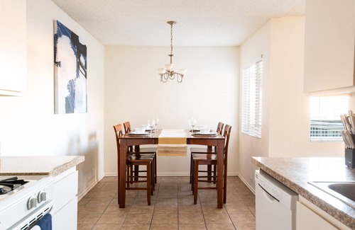 Huntington Beach Apartment | Huntington Beach 2BDR Long Term Stay 5min to Beach