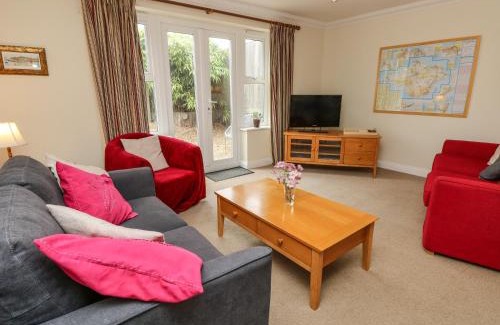 Freshwater House | Hurst View