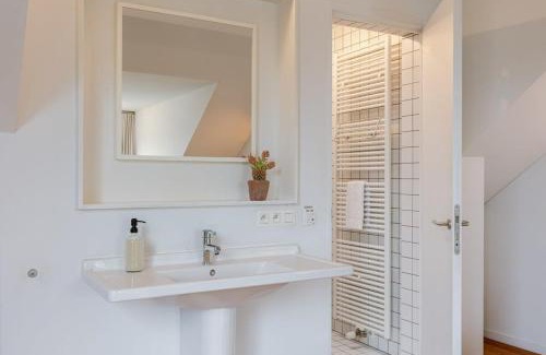 Ghent Apartment | Huswell - Central 'The Crown' apartment in Ghent